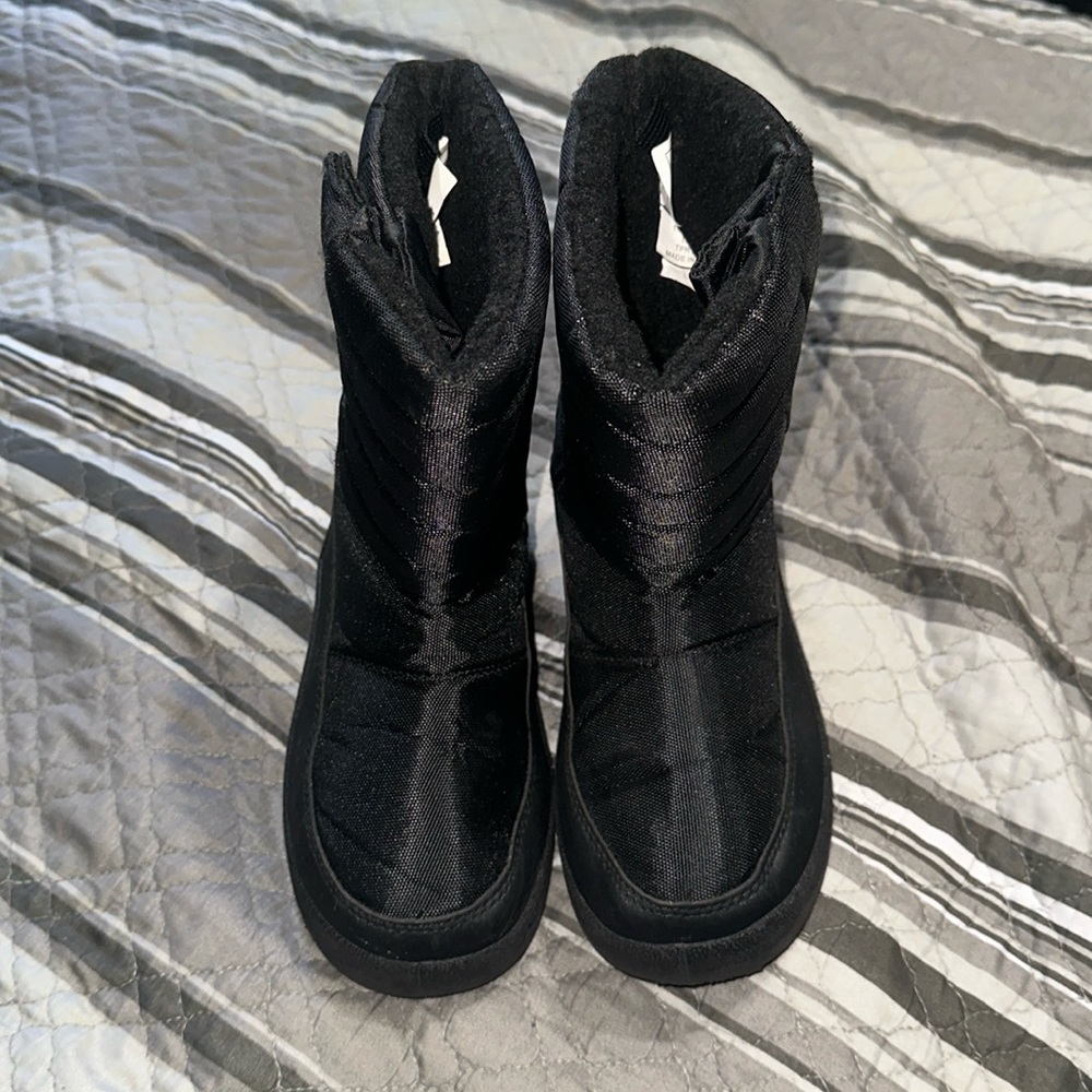 World Famous Sports Kids Youth Black Snow Boots Velcro Closing - Winter Boots